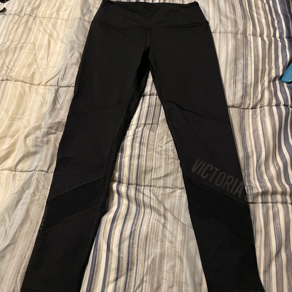 Black Victoria Sport workout leggings​​